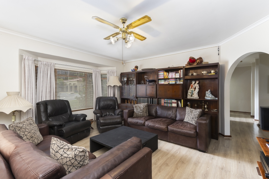 6 Bedroom Property for Sale in Morningside Western Cape